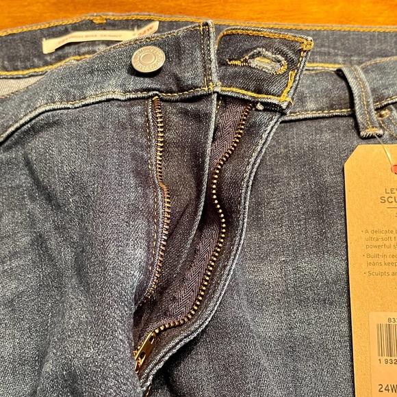 Levis 721 High Rise Skinny Distressed NWT Jeans Womens 24 WM S1104-1022 - Picture 6 of 10